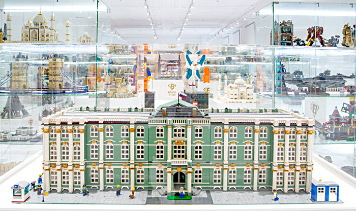 Коллекция петербургского музея LEGO пополнилась новыми экспонатами – Зимний дворец, Адмиралтейство и «Аврора»