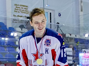 Исаак Калина поздравил чемпиона Юношеской Олимпиады по хоккею Кирилла Долженкова
