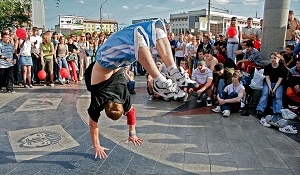 В 44 московских культурных центрах подготовили программу ко Дню молодежи