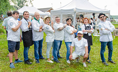 Фестиваль «Шеф To People» свел в одну команду гурманов и виртуозов кулинарного искусства