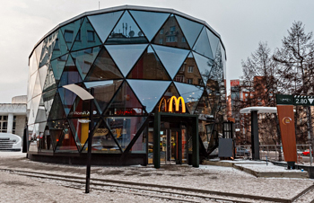 В Красноярске открылся первый «Макдоналдс» с «Маккафе»
