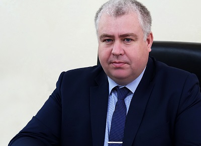 Главу Коченёвского района разыскивают судебные приставы. Он должен 500 рублей