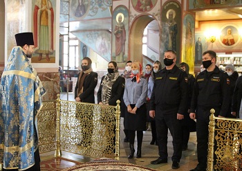 Судебные приставы в Новосибирске отслужили молебен в Воскресенском соборе