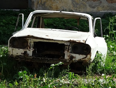 У должника из Новосибирска изъяли кредитный автомобиль, который он прятал на даче