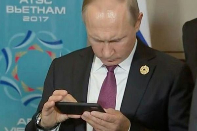 "Аквадискотека". Игра, созданная по мотивам расследования Навального, набирает популярность в Google Play