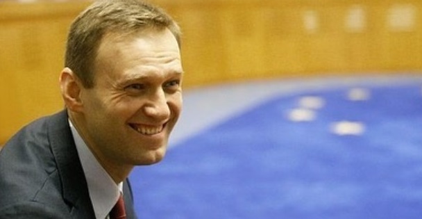 Навальный обогнал Путина по популярности в гугле