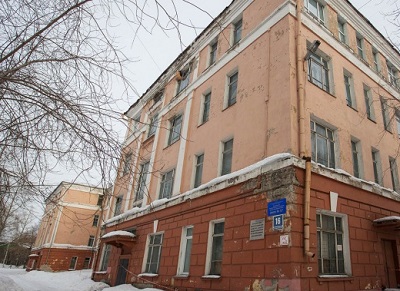 В Дзержинском районе Новосибирска тихо умирает старейшая городская школа №57
