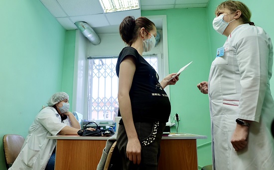 В Новосибирской области беременным женщинам рекомендуют ставить прививку от коронавируса 