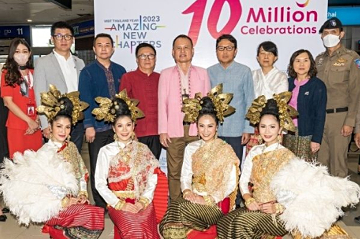 В Таиланде 10-миллионному туристу вручили в подарок пять тысяч долларов