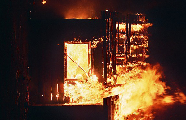 Ещё один частный дом сгорел в Оби