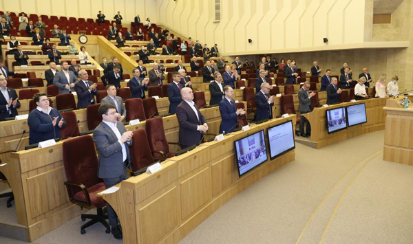 Начало спецоперации в Украине депутаты Заксобрания НСО встретили аплодисментами