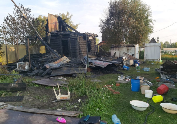 Семья из четырех человек погибла при пожаре в поселке Чик в Новосибирской области