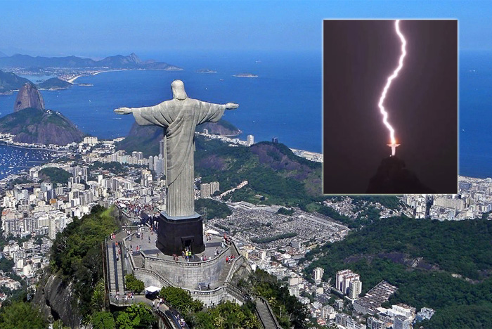 Предзнаменование катастрофы - в Бразилии статуя Христа-Искупителя озарилась молнией