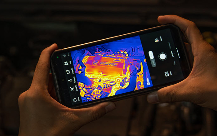 Компания Oukitel представила новую модель 2023 года - футуристический смартфон с тепловизором WP21 Ultra