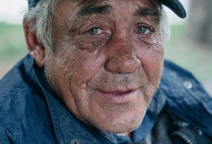 Выставка портретов бездомных людей проходит в Новосибирске