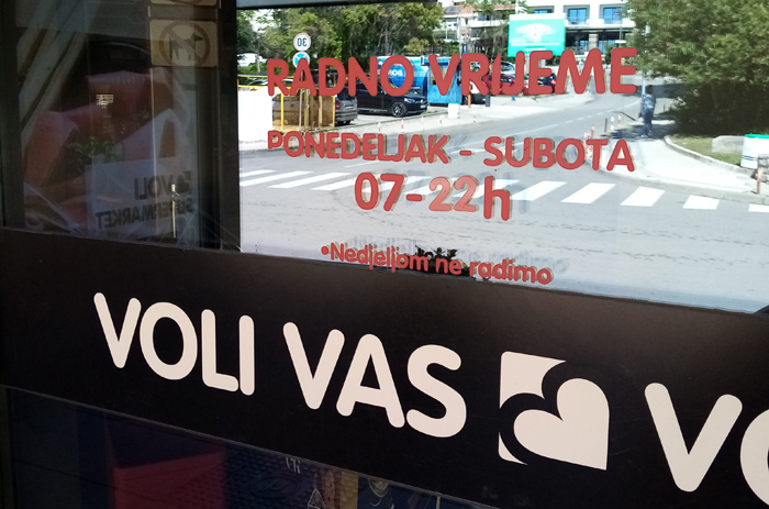 Магазинам в Черногории разрешат работать по воскресеньям