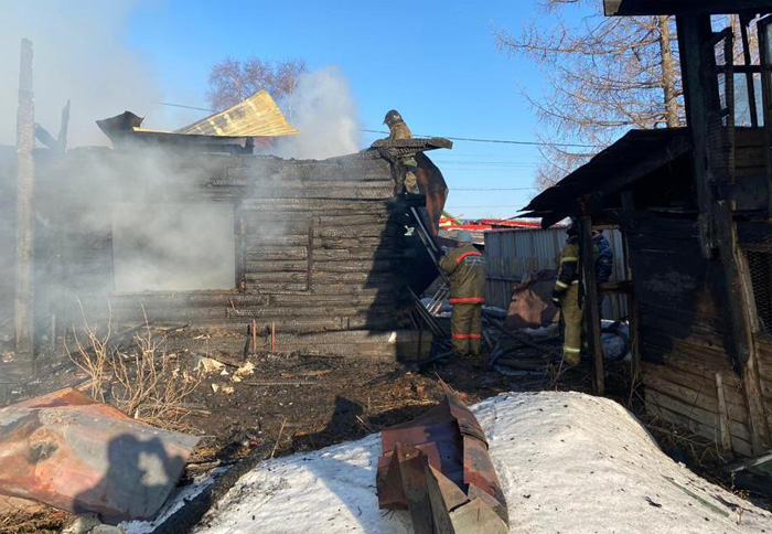 Из-за неосторожного обращения с огнем на пожаре под Новосибирском погибли двое мужчин