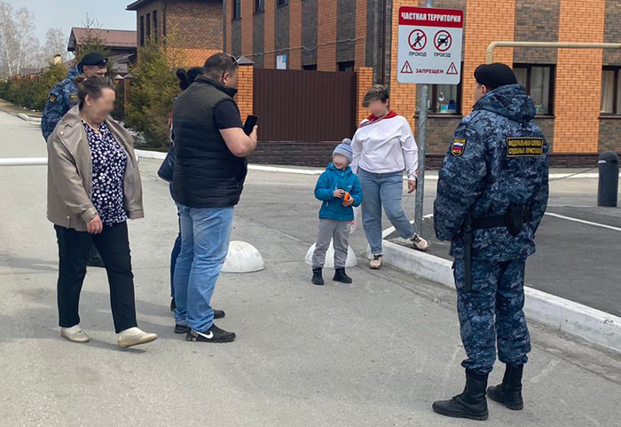 Судебные приставы вернули жительнице Новосибирска похищенного четырехлетнего сына