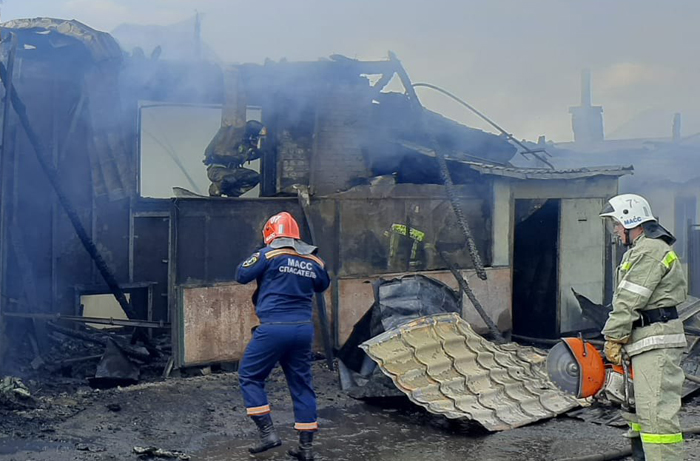 Крупный пожар повышенной сложности ликвидировали в Первомайском районе Новосибирска