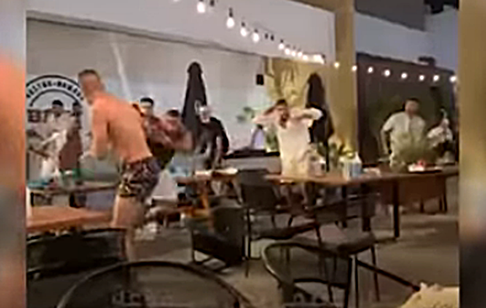 Полуголые мужчины устроили массовую драку в отеле Хургады – видео