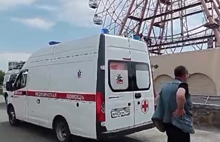 С колеса обозрения на Михайловской набережной в Новосибирске эвакуировали людей