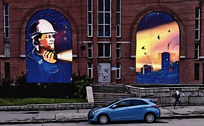 На стенах домов в Новосибирске появятся граффити с электриками
