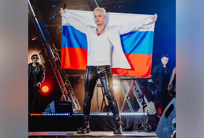 У певца Shaman на концерте в Крыму загорелась шинель