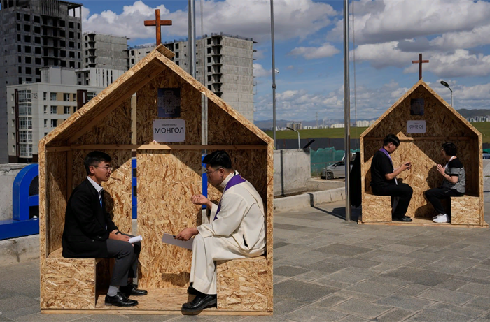 В Улан-Баторе католики-монголы массово исповедовались перед выступлением Папы Римского