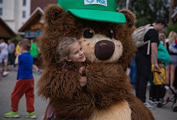 Медведь из Новосибирского зоопарка поздравит ХК «Сибирь» на день рождения