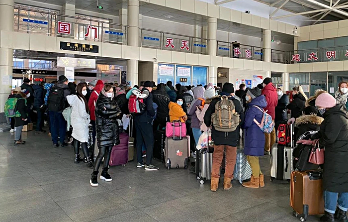 Более 100 российских туристов «застряли» на границе с Китаем в Хэйхэ