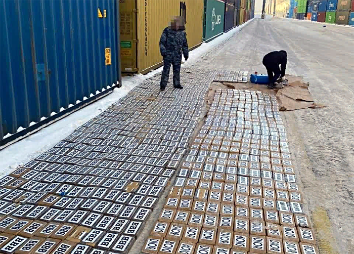 Более тонны кокаина нашли таможенники в Петербурге на судне из Никарагуа