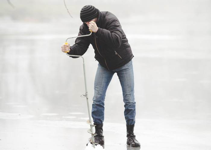 Чемпионат по зимней рыбалке на блесну со льда прошел в Новосибирске