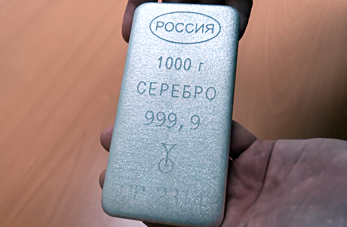 В аэропорту Тюмени пассажир хотел вывезти контрабандой драгоценный металл